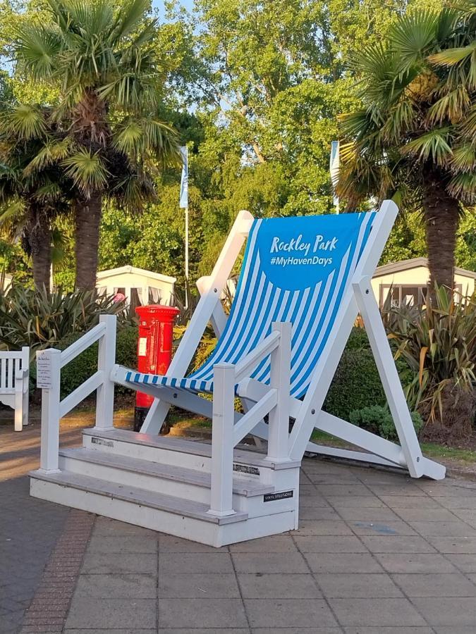 浦耳Family Breaks At Rockley Park With Prosecco And A Box Of Chocolates On Arrival别墅 外观 照片