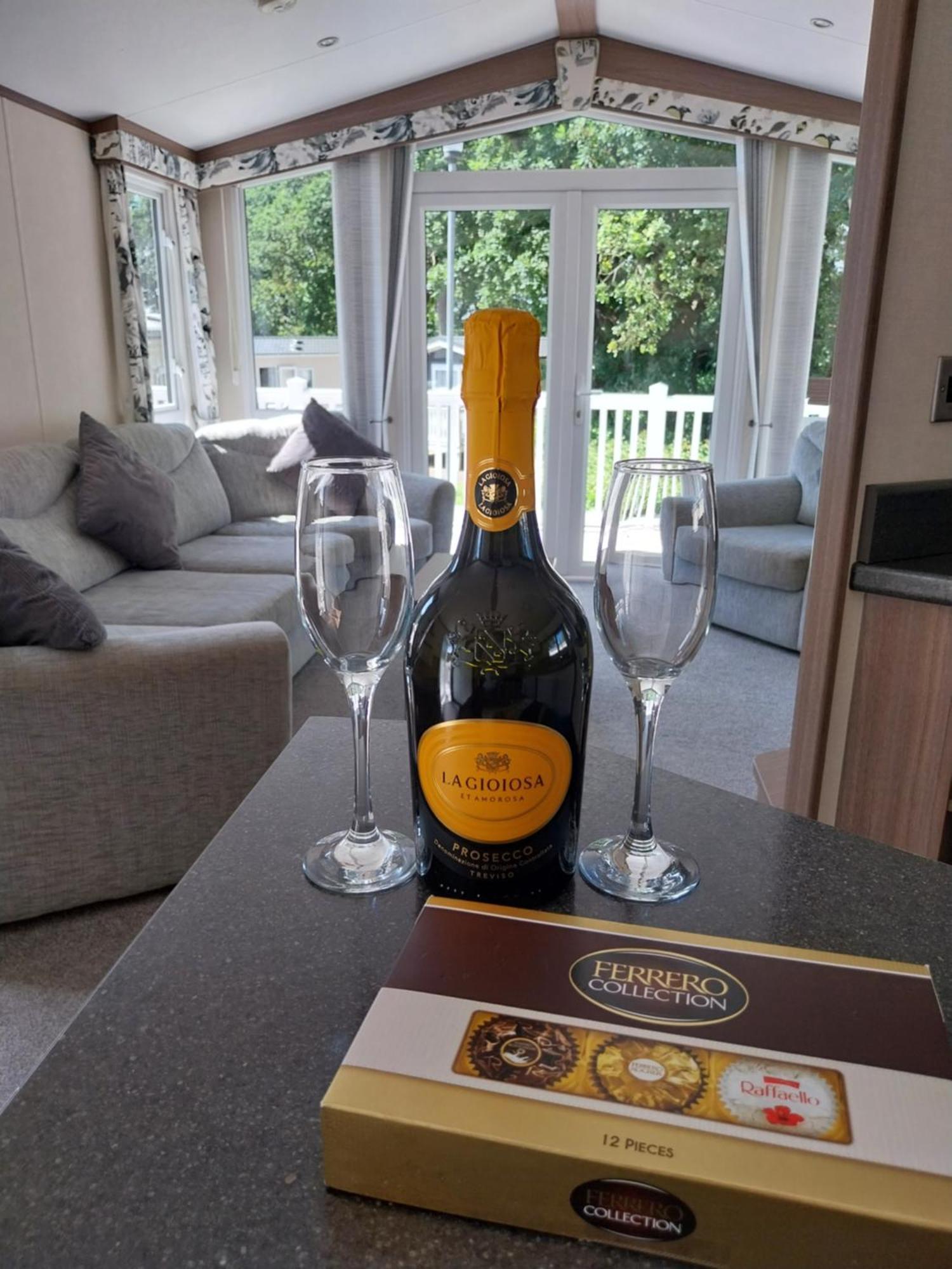 浦耳Family Breaks At Rockley Park With Prosecco And A Box Of Chocolates On Arrival别墅 外观 照片